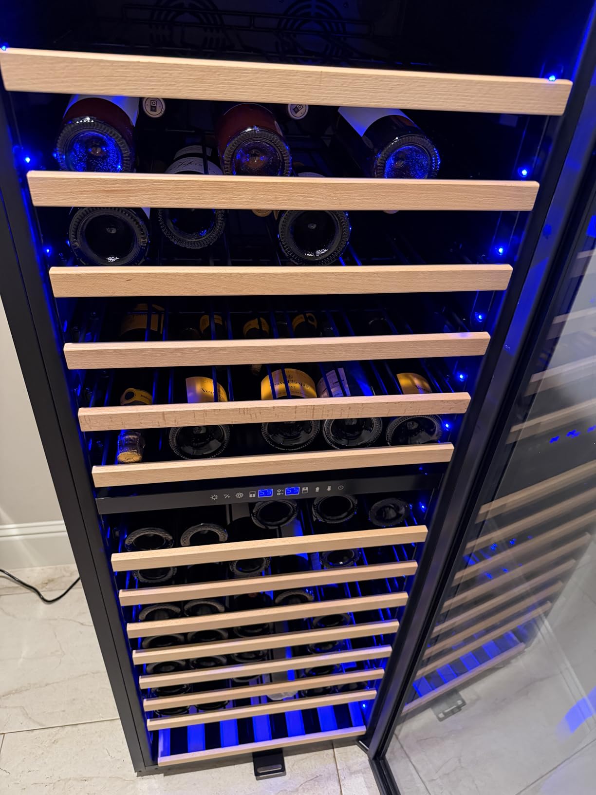Velivi 24 Inch Wide Under Counter Beverage Refrigerator, 210 Cans Capacity customer photo 2